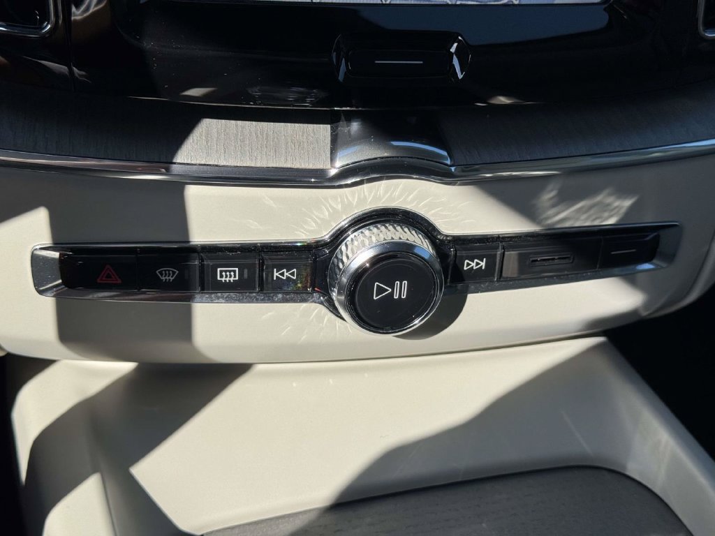 Certified 2025 Volvo XC60 B5 Ultra w/ Protection Package Premier AWD/4WD image 26