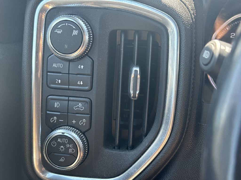 Used 2019 GMC Sierra 1500 SLT w/ SLT Premium Plus Package AWD/4WD image 18