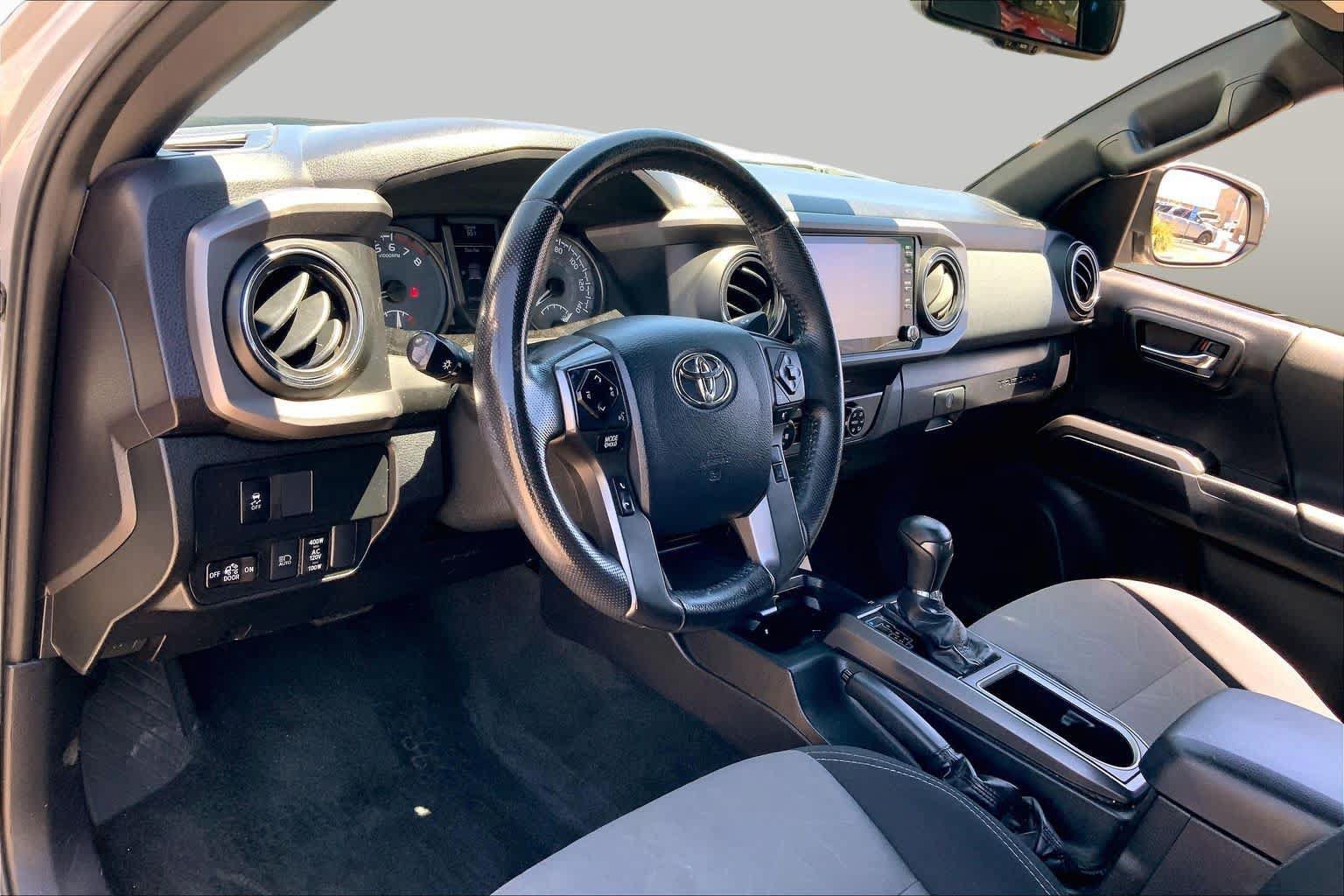 Used 2020 Toyota Tacoma TRD Sport w/ Technology Package AWD/4WD image 17