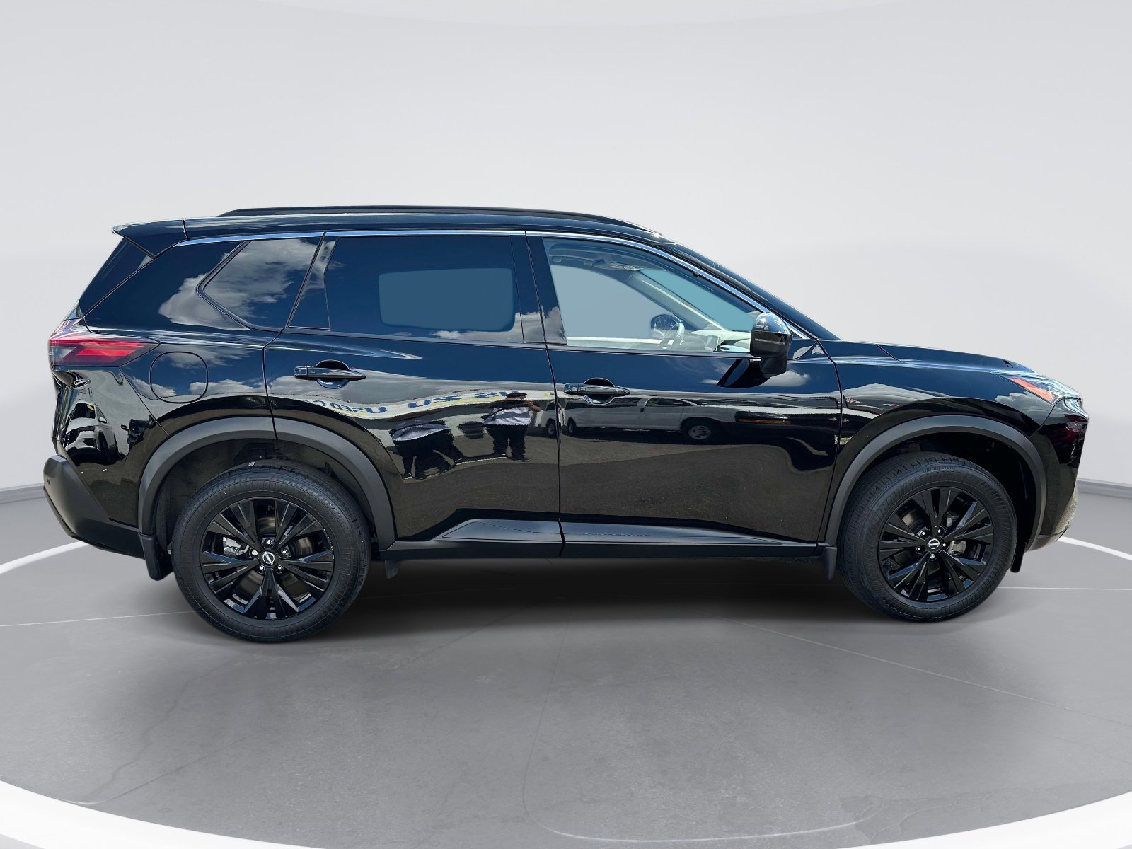 Used 2023 Nissan Rogue SV w/ SV Premium Package AWD/4WD image 4