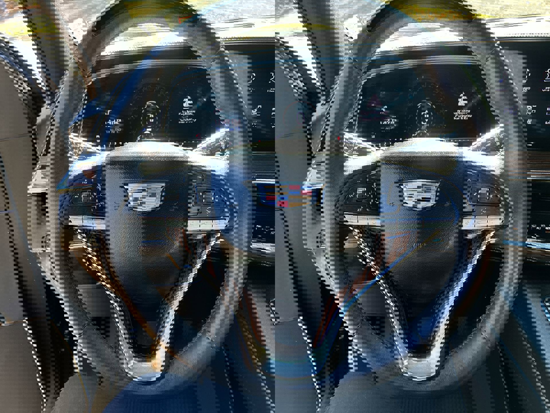 Certified 2023 Cadillac Escalade Premium Luxury w/ LPO, Radiant Package image 16