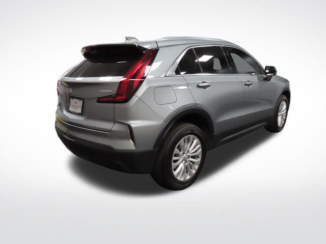 Used 2024 Cadillac XT4 Luxury w/ Cold Weather Package FWD image 5