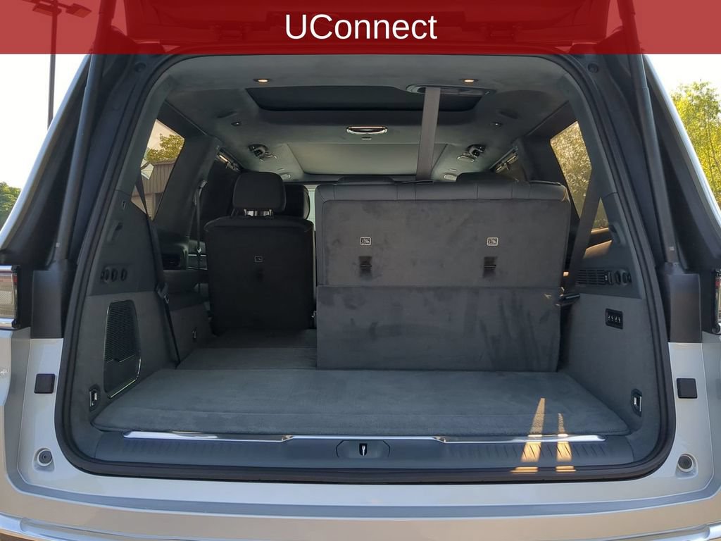 New 2023 Jeep Grand Wagoneer Series III AWD/4WD image 15