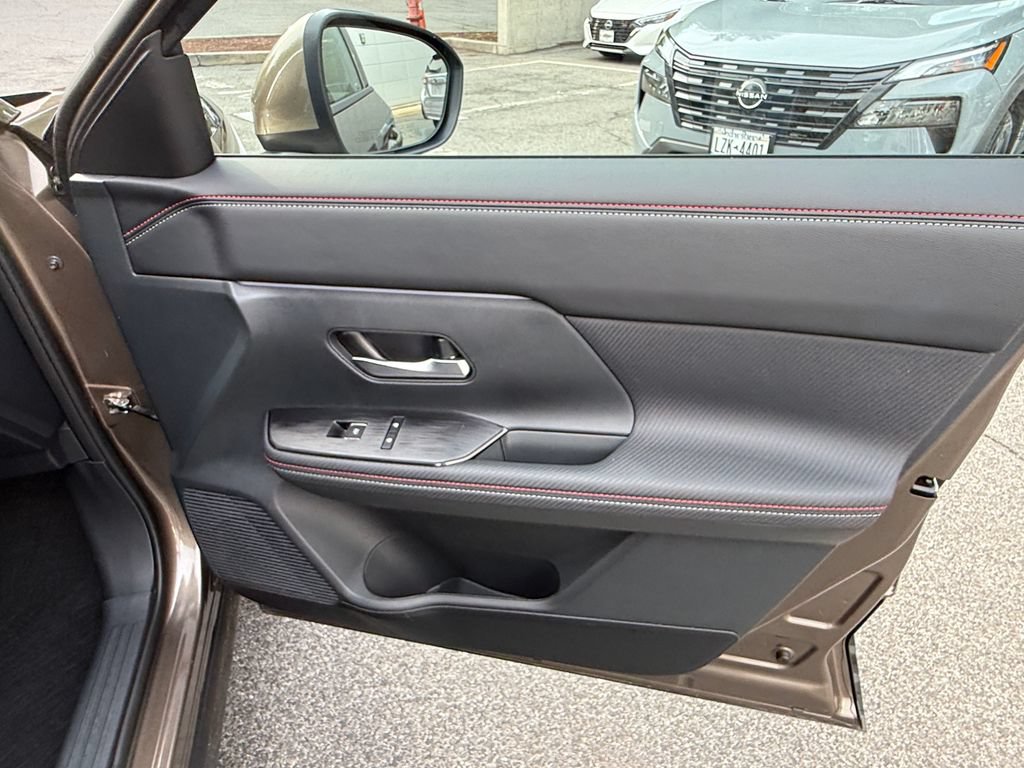 Used 2025 Nissan Kicks SR w/ SR Premium Package AWD/4WD image 29