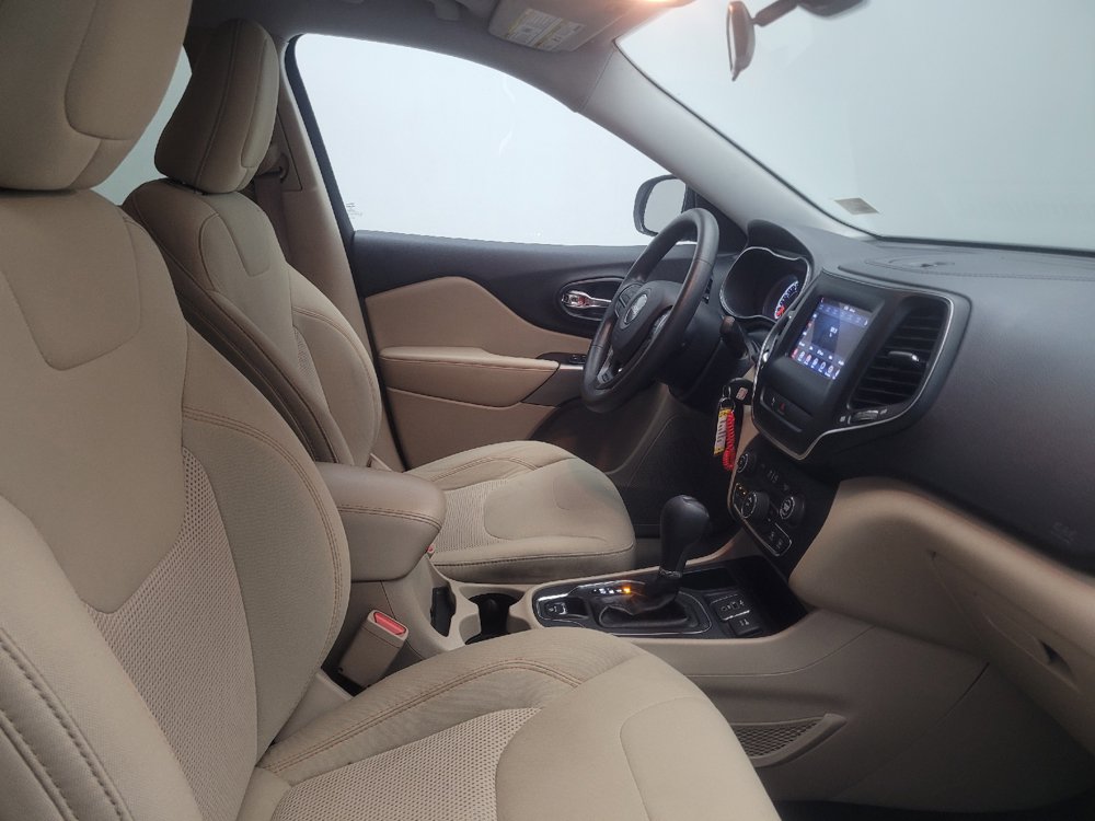 Used 2020 Jeep Cherokee Latitude FWD image 21