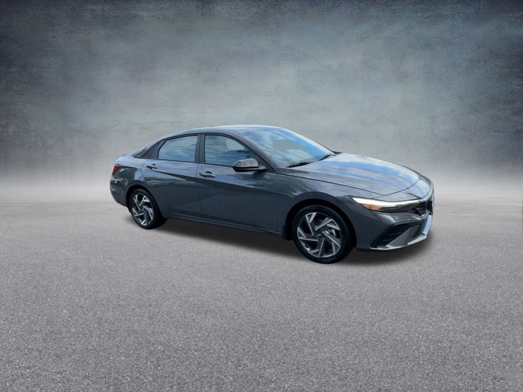 Used 2025 Hyundai Elantra Sport image 27