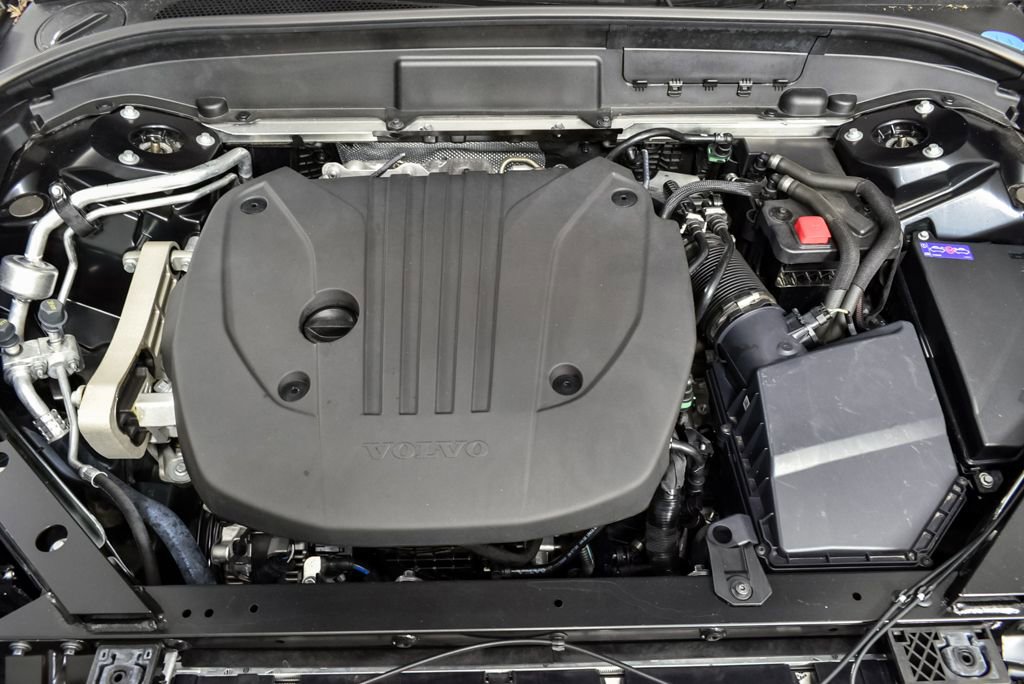 Certified 2025 Volvo XC60 B5 Plus image 34