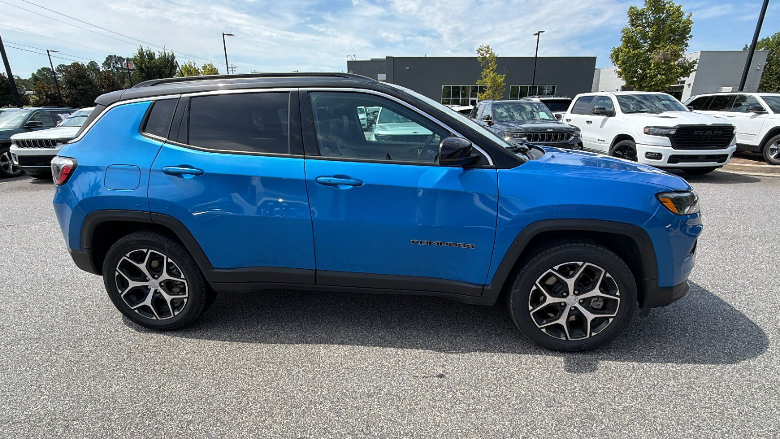 Used 2024 Jeep Compass Limited AWD/4WD image 7