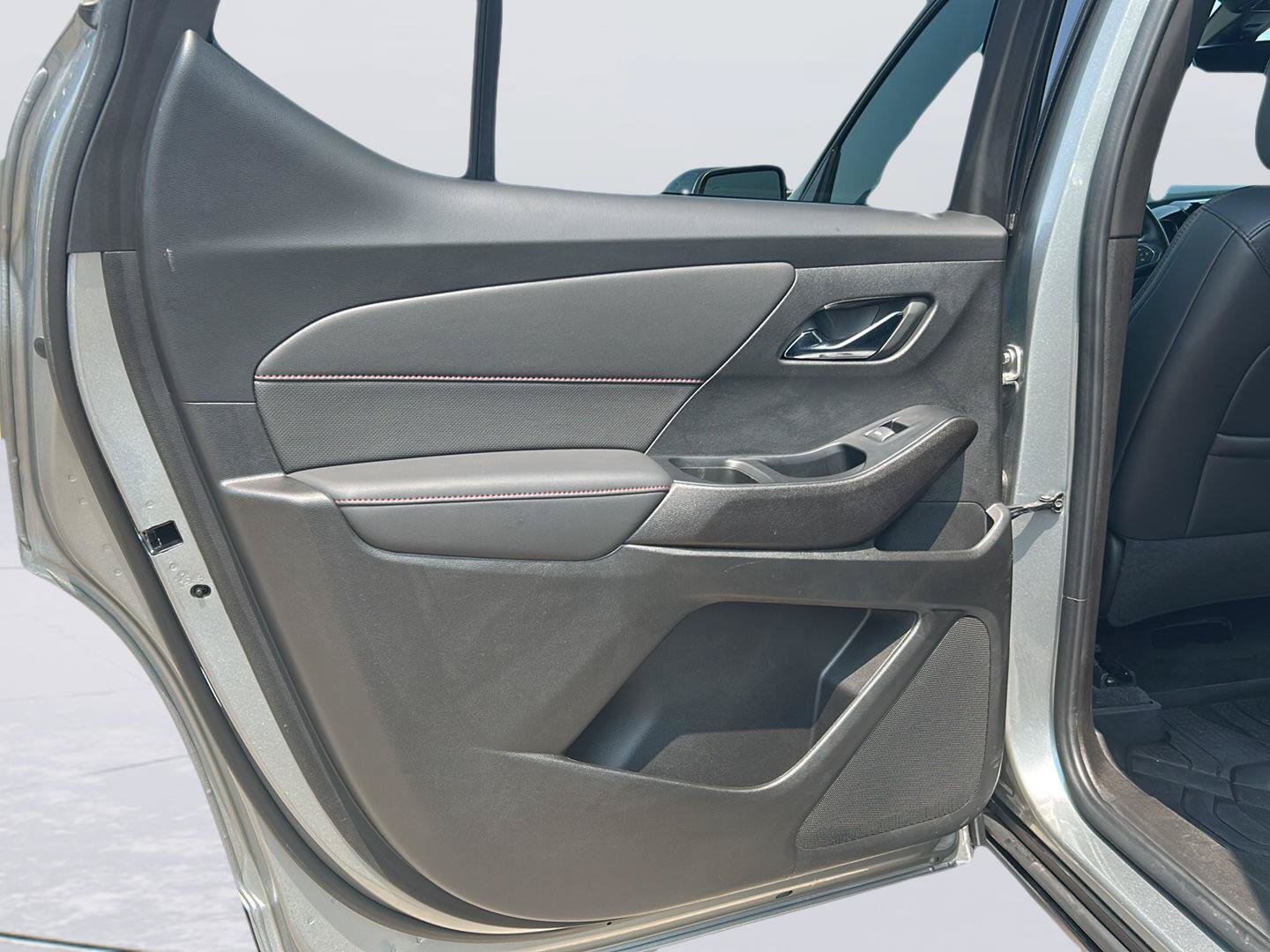 Used 2023 Chevrolet Traverse RS w/ LPO, Floor Liner Package AWD/4WD image 19
