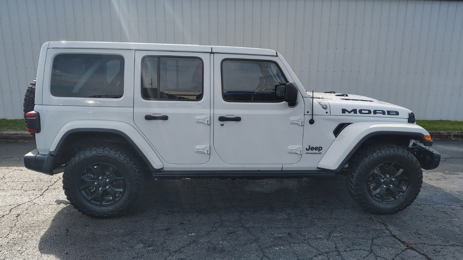 Used 2018 Jeep Wrangler Unlimited Sahara w/ Quick Order Package 24M Moab image 2