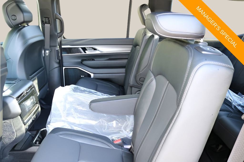 New 2026 Jeep Grand Wagoneer Limited w/ Premium Group II AWD/4WD image 16