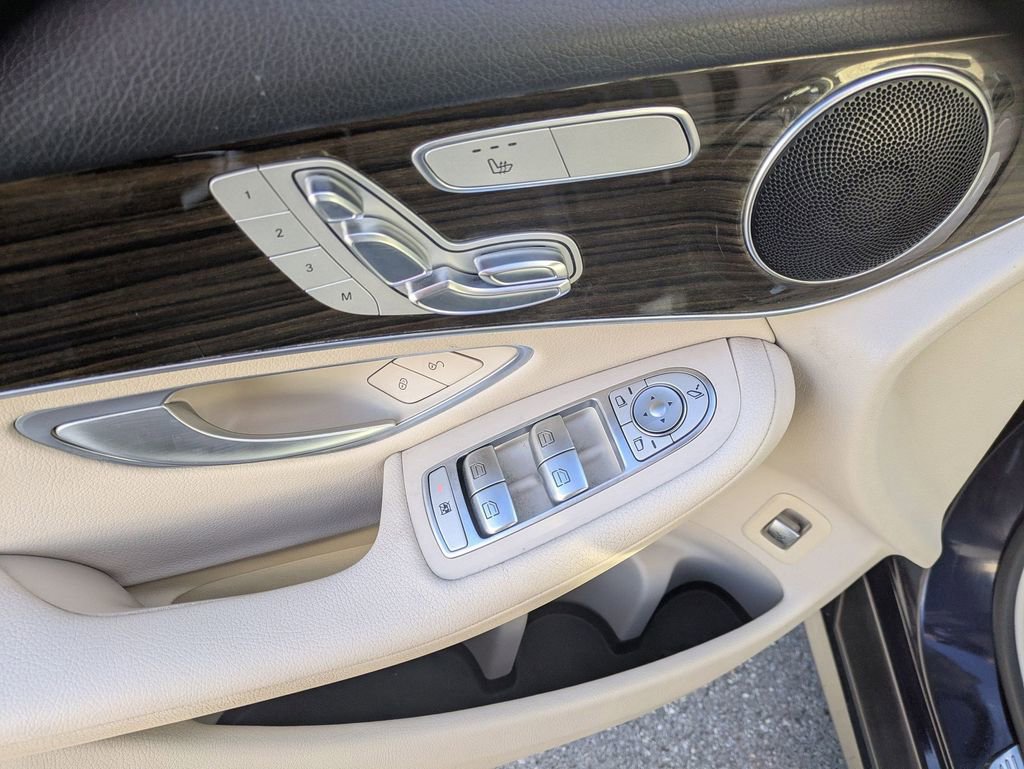 Used 2018 Mercedes-Benz GLC 300 4MATIC image 10