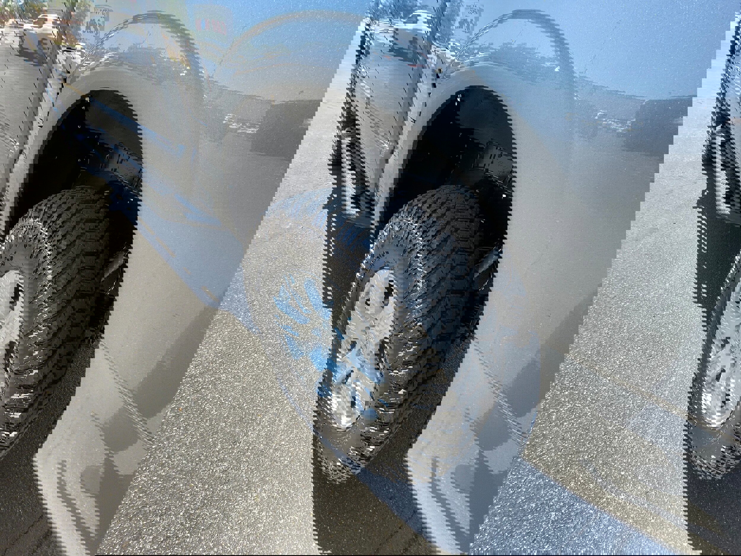 Used 2018 Nissan Titan SV image 11