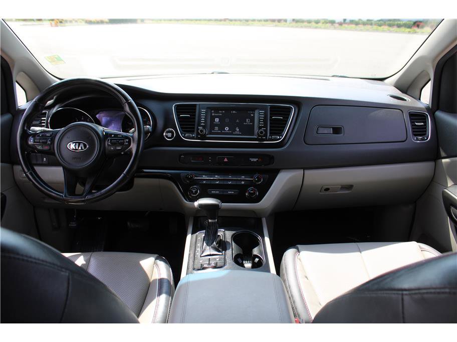 Used 2017 Kia Sedona LX w/ LX Essentials Premium Package FWD image 10