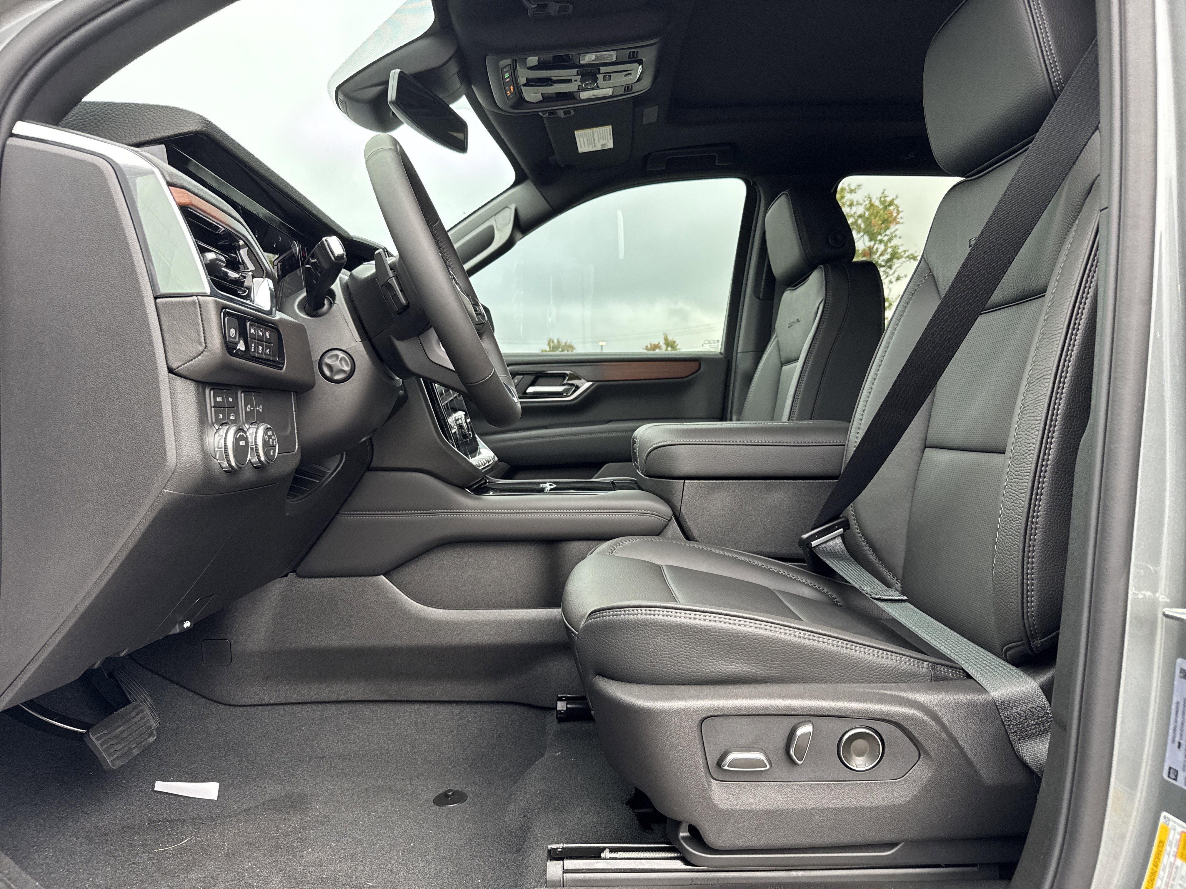 New 2026 GMC Yukon Denali w/ Sun & Power Step Package image 16