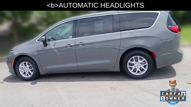 Used 2023 Chrysler Pacifica Touring-L FWD image 8