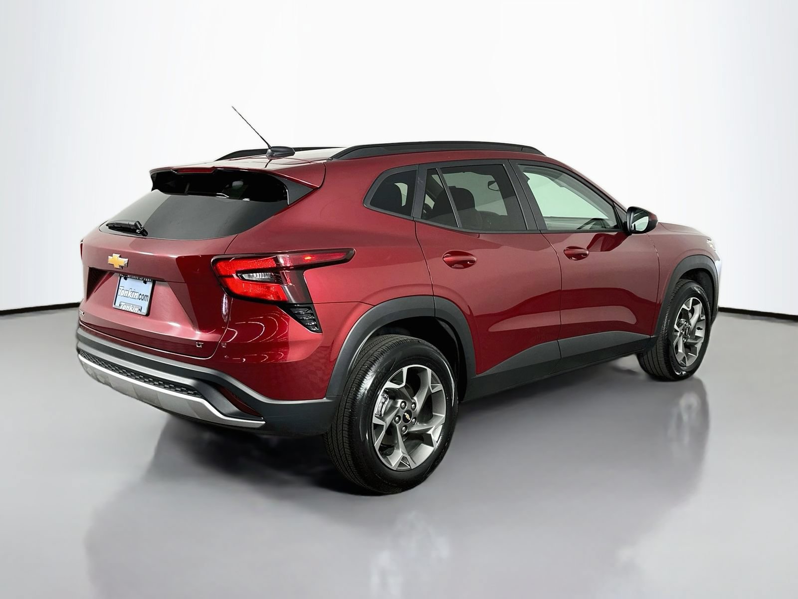 Used 2025 Chevrolet Trax LT FWD image 8