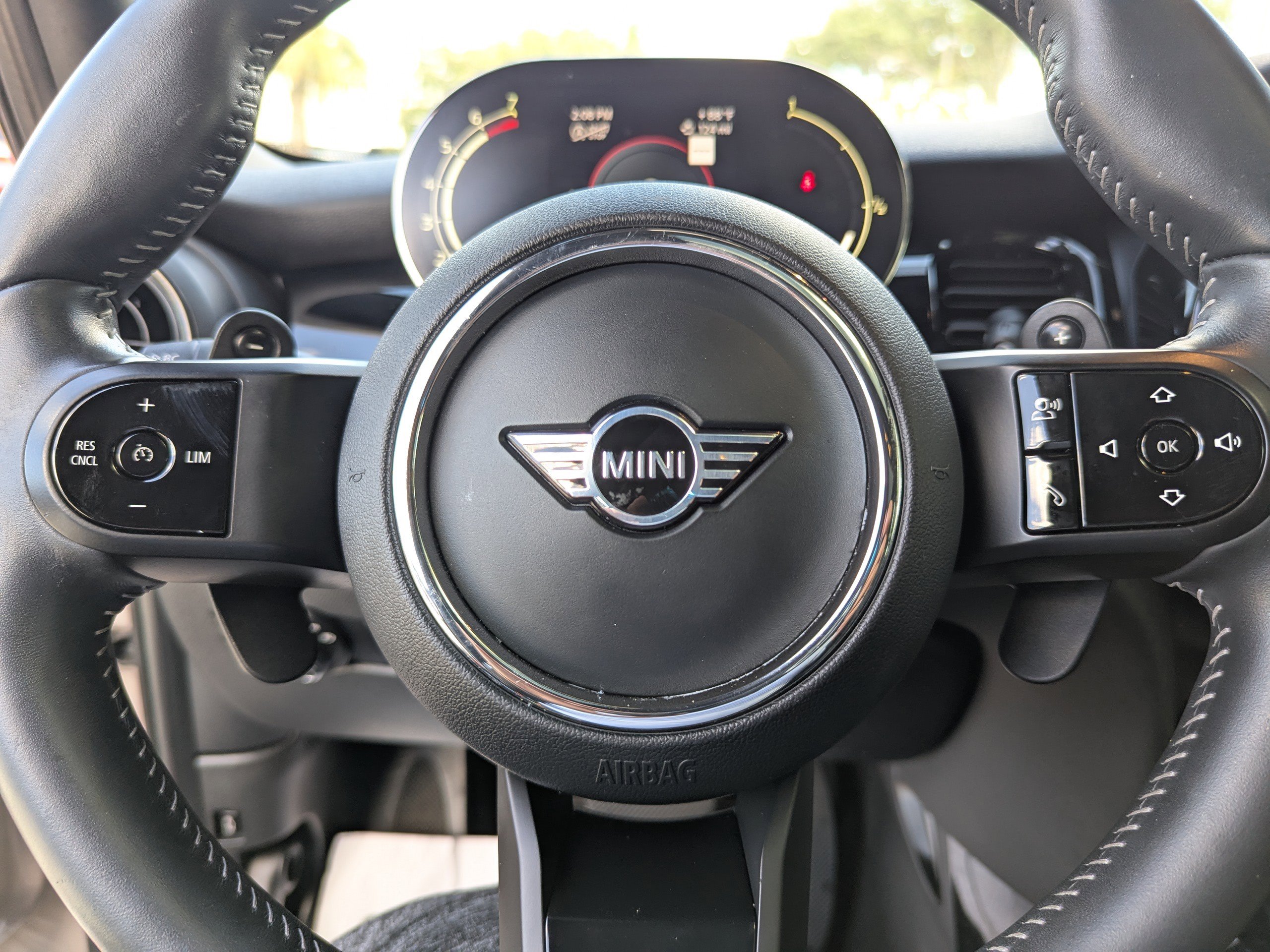 Used 2022 MINI Cooper S w/ Premium Package image 28