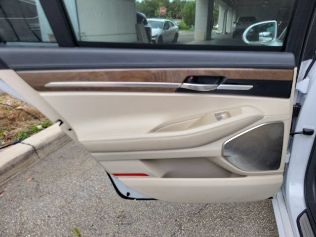 Used 2017 Genesis G90 3.3T Premium RWD image 10