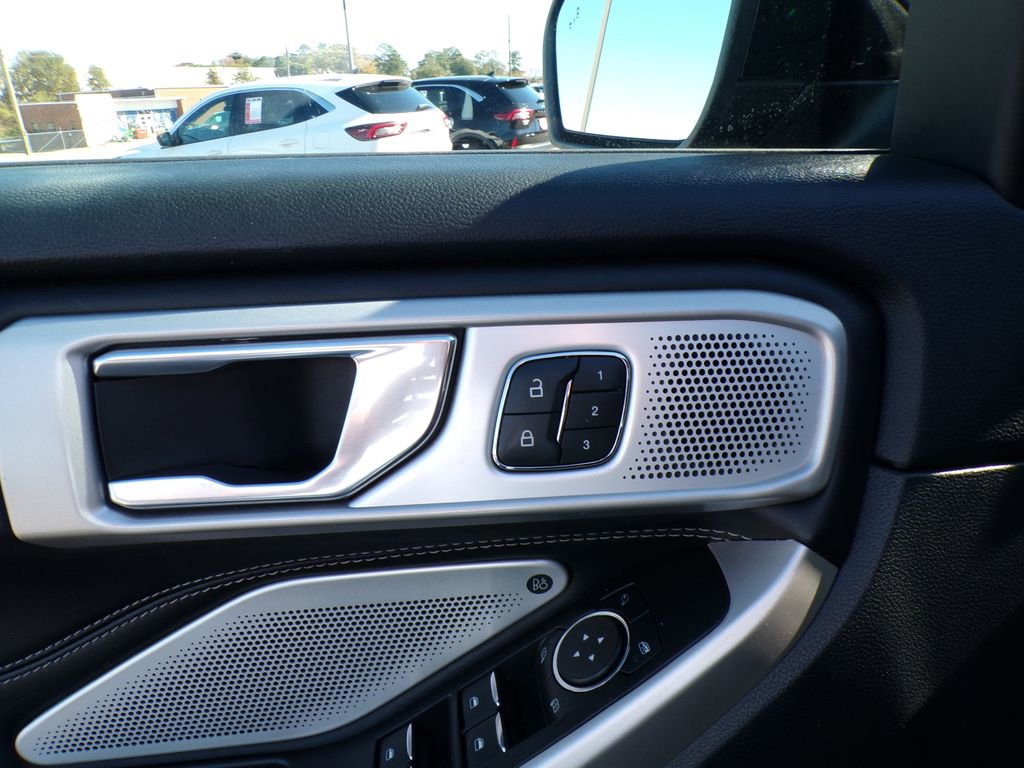 Used 2022 Ford Explorer Limited w/ Limited Technology Package image 10