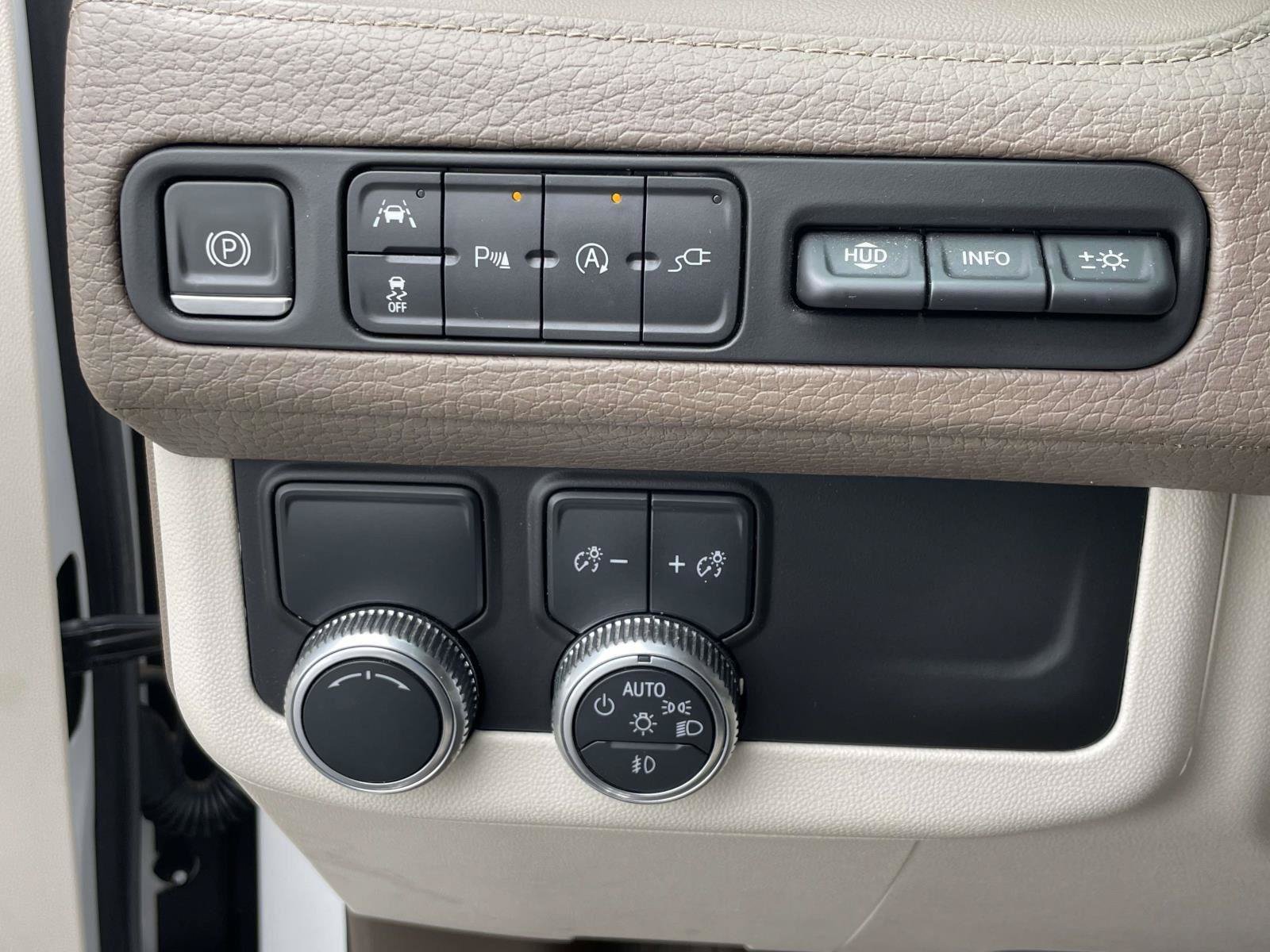 Used 2021 GMC Yukon Denali w/ Denali Premium Package RWD image 30