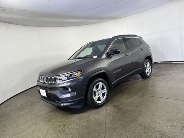 Used 2023 Jeep Compass Latitude w/ Sun and Sound Group AWD/4WD image 2