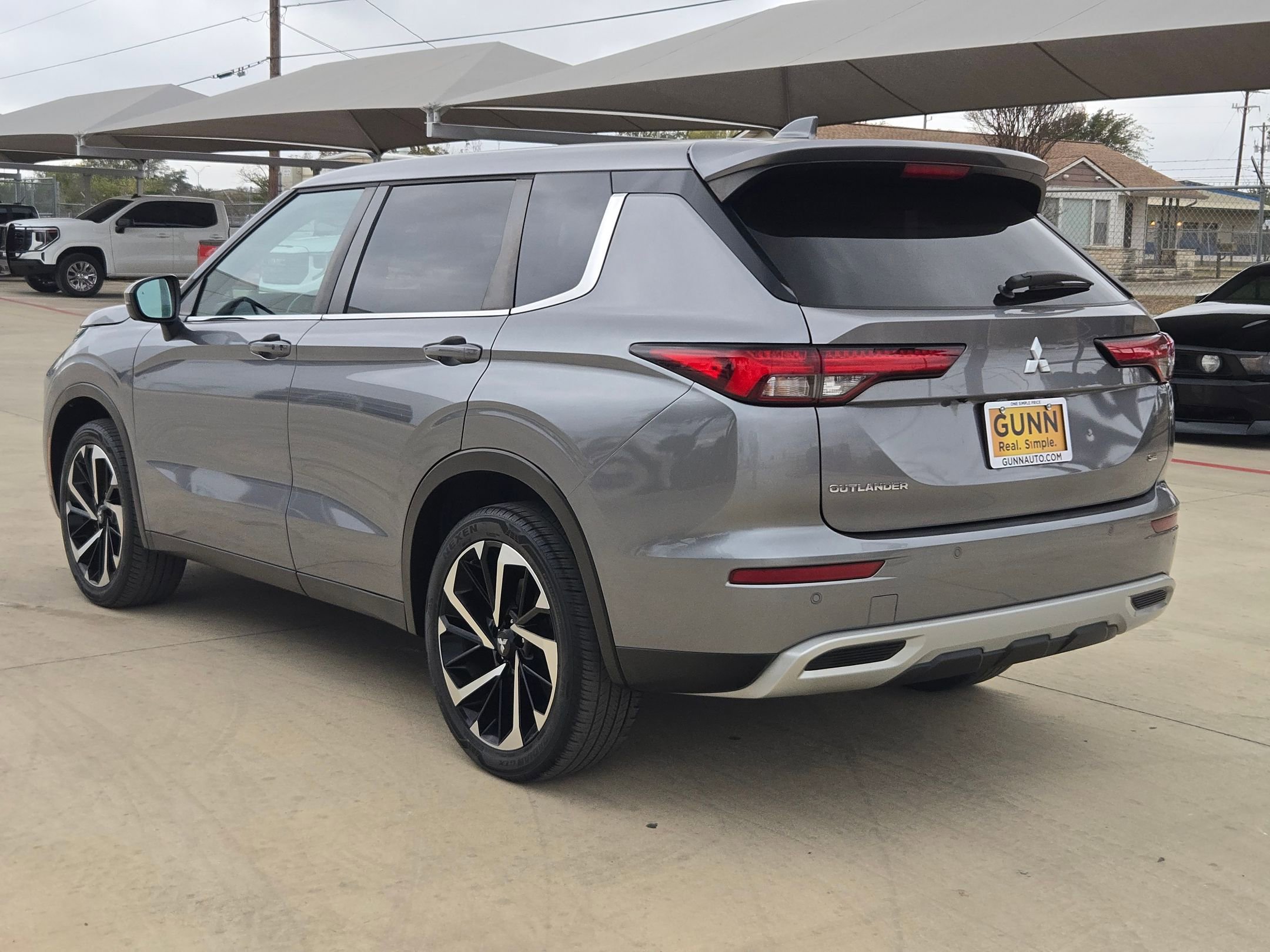 Used 2022 Mitsubishi Outlander SE image 5