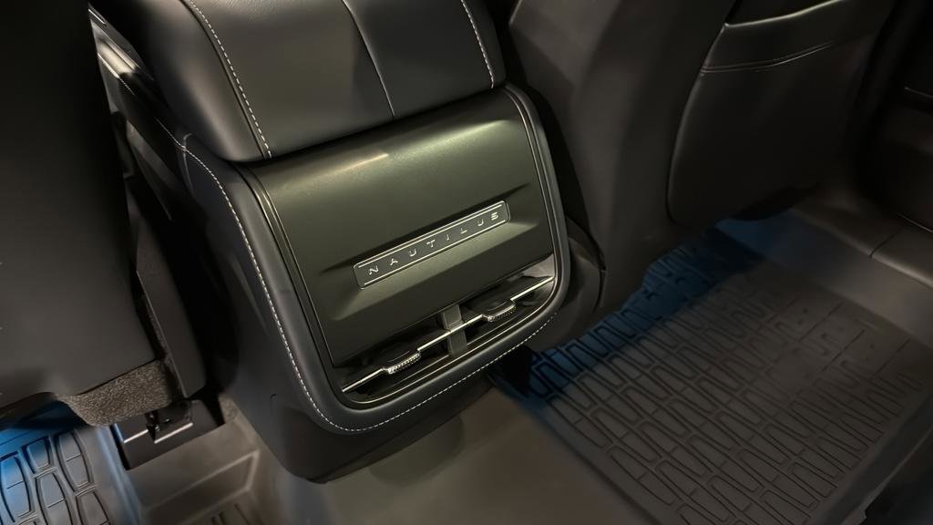 Used 2024 Lincoln Nautilus Reserve image 16