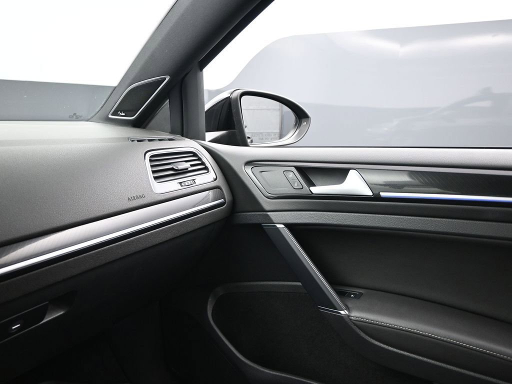 Used 2015 Volkswagen Golf R 4-Door image 21