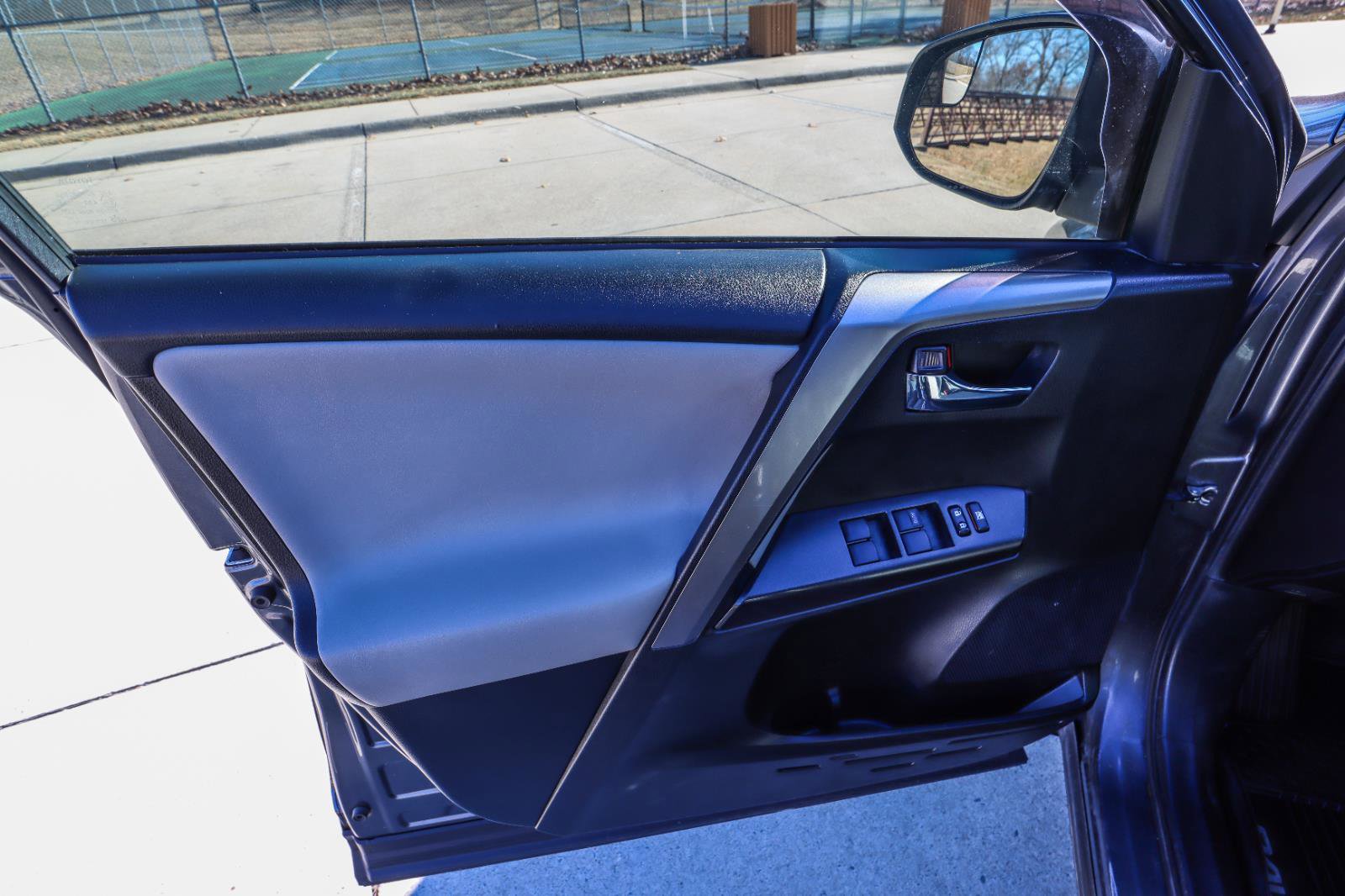 Used 2017 Toyota RAV4 XLE image 28