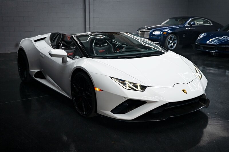 Used 2021 Lamborghini Huracan EVO RWD image 3