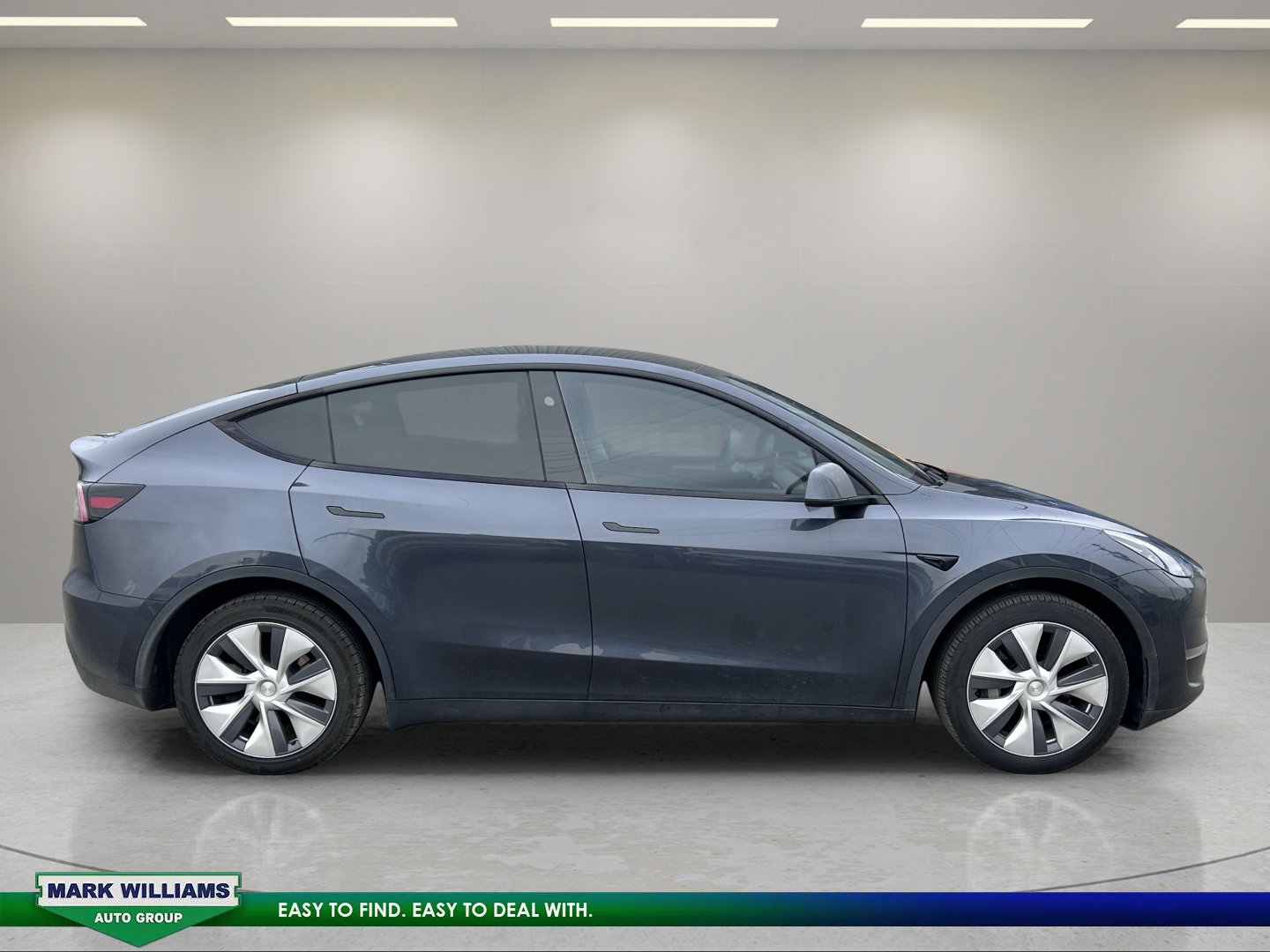 Used 2024 Tesla Model Y Long Range AWD/4WD image 3