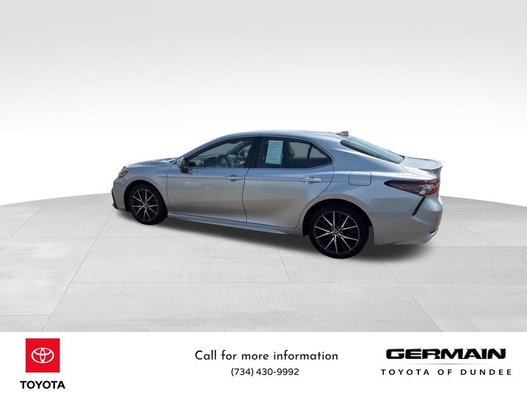 Used 2023 Toyota Camry SE image 4