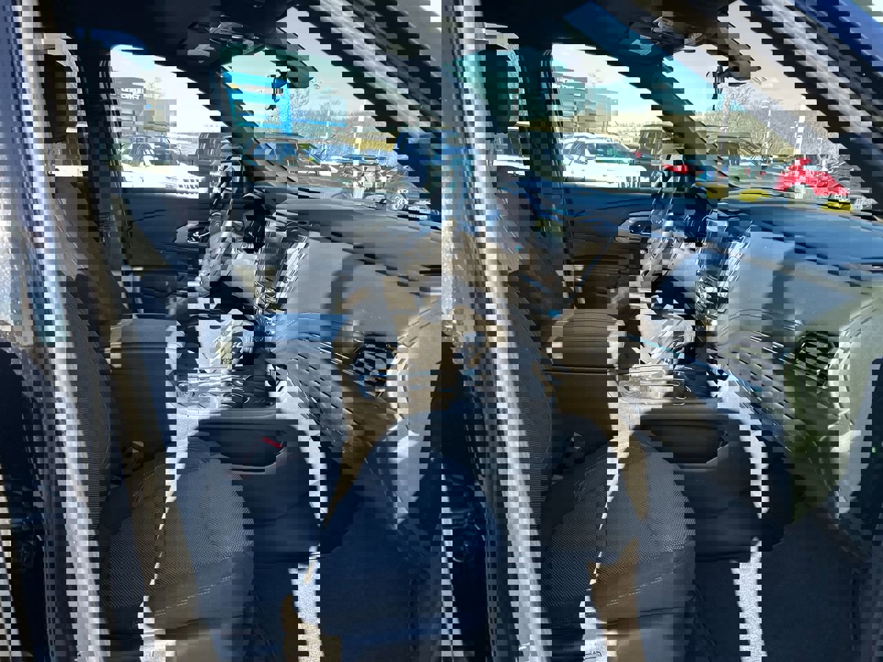 Used 2023 Chevrolet Traverse LT image 14