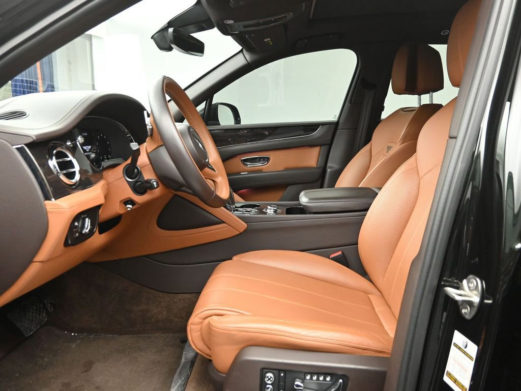 Used 2021 Bentley Bentayga image 9