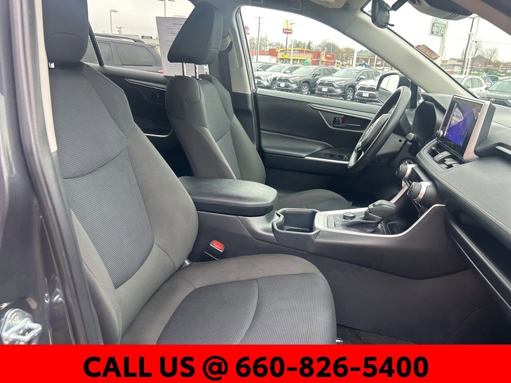 Used 2025 Toyota RAV4 LE image 7
