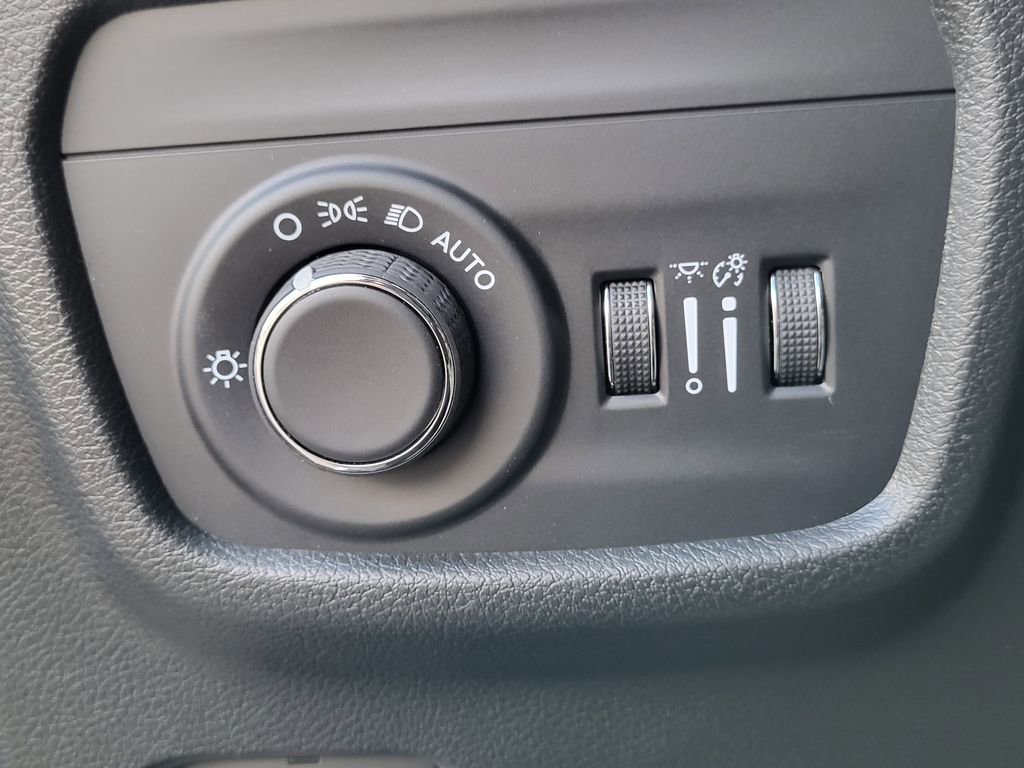 Used 2025 Jeep Grand Cherokee L Altitude image 23