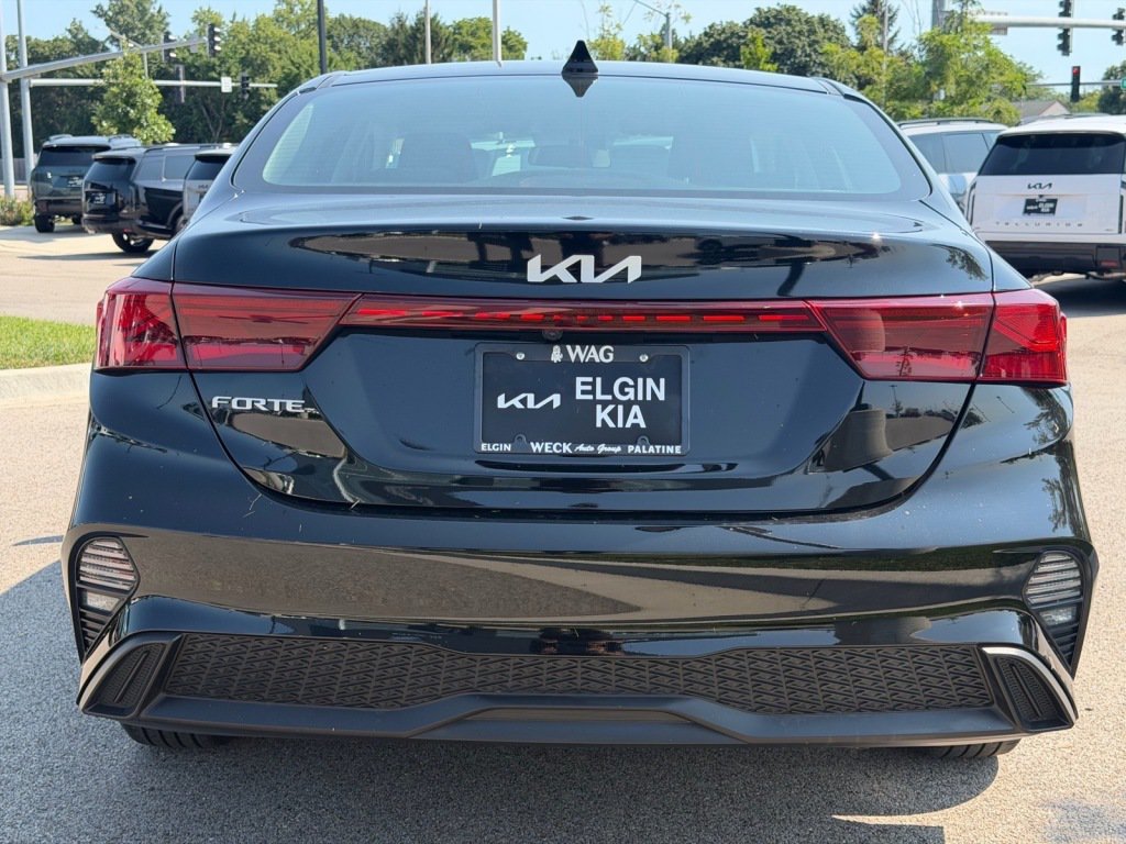 Used 2024 Kia Forte LXS w/ LXS Technology Package FWD image 4