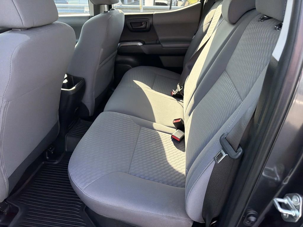 Used 2020 Toyota Tacoma SR5 AWD/4WD image 16
