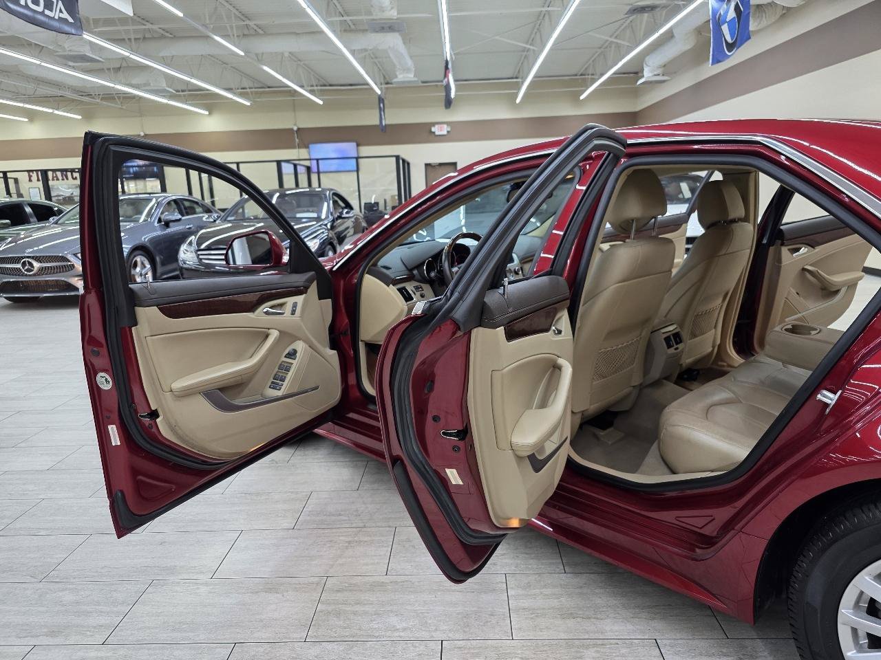 Used 2010 Cadillac CTS Luxury RWD image 13