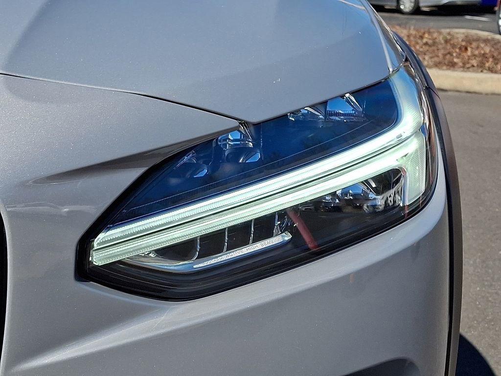 Used 2025 Volvo V90 B6 Cross Country Plus w/ Protection Package Premier image 10