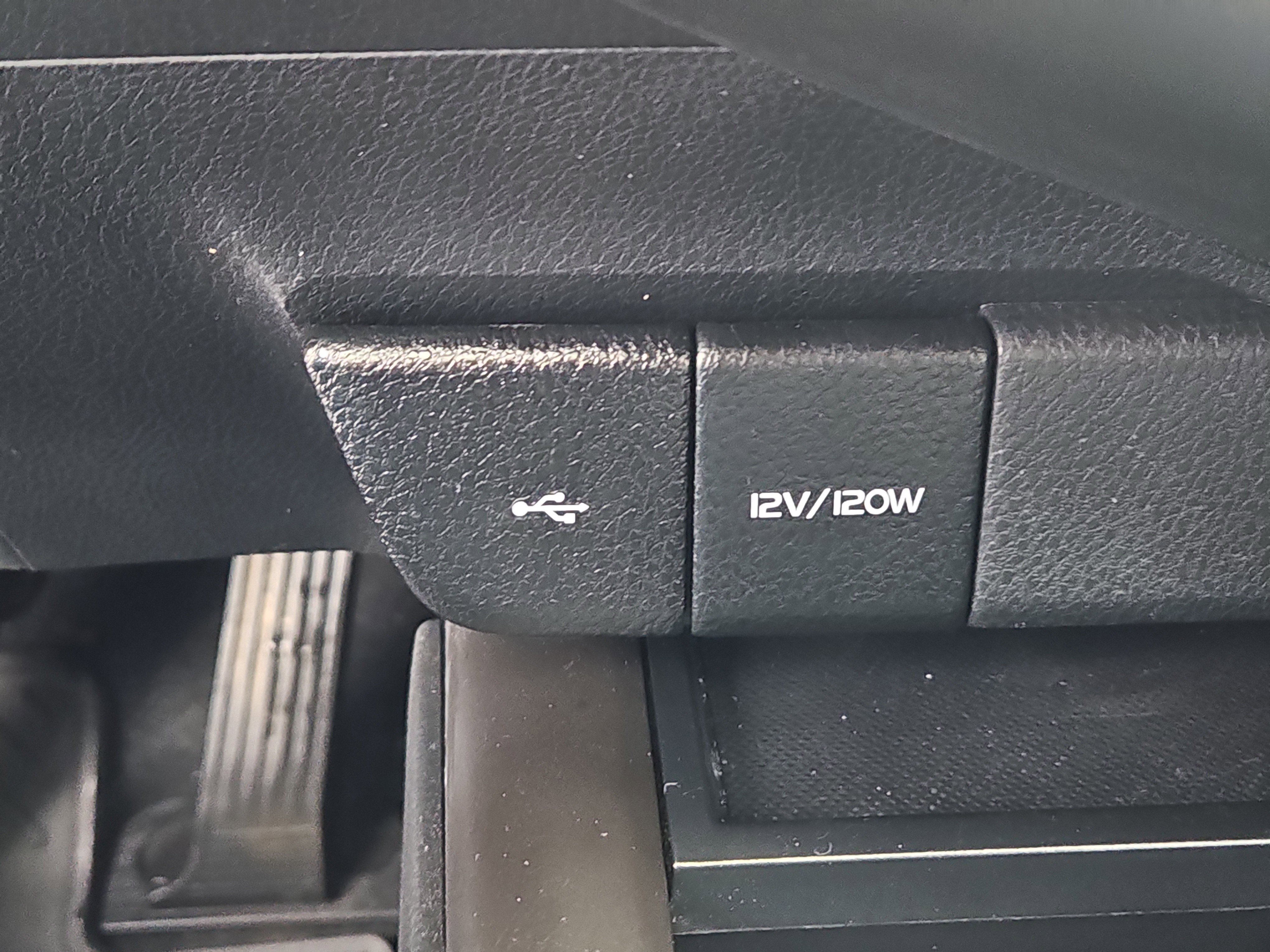 Used 2024 Toyota Camry SE image 10