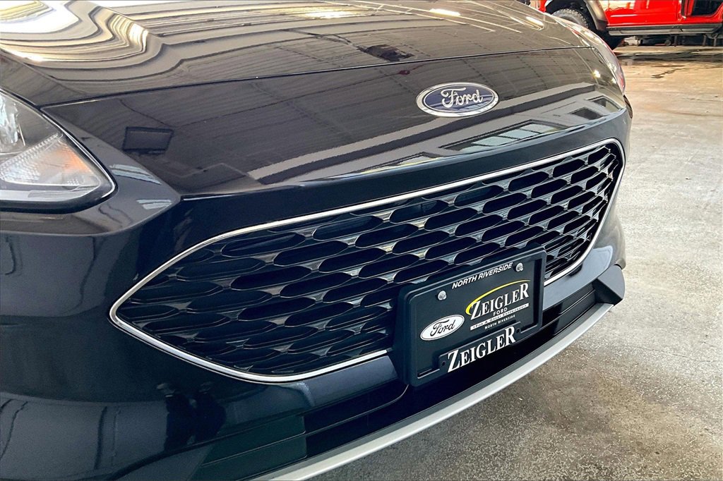 Certified 2022 Ford Escape SE w/ Cold Weather Package image 32