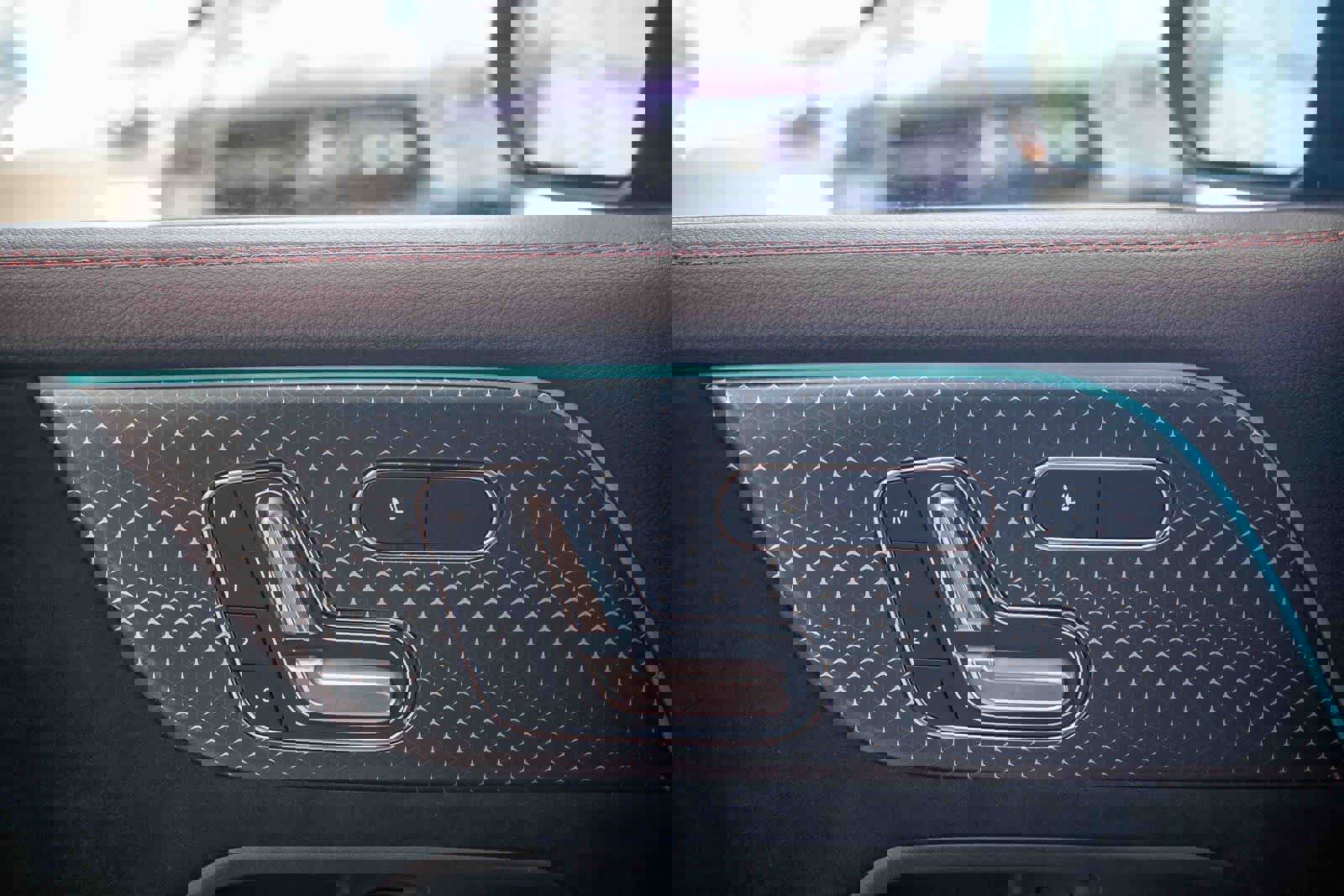 Used 2024 Mercedes-Benz EQB 350 4MATIC SUV image 20