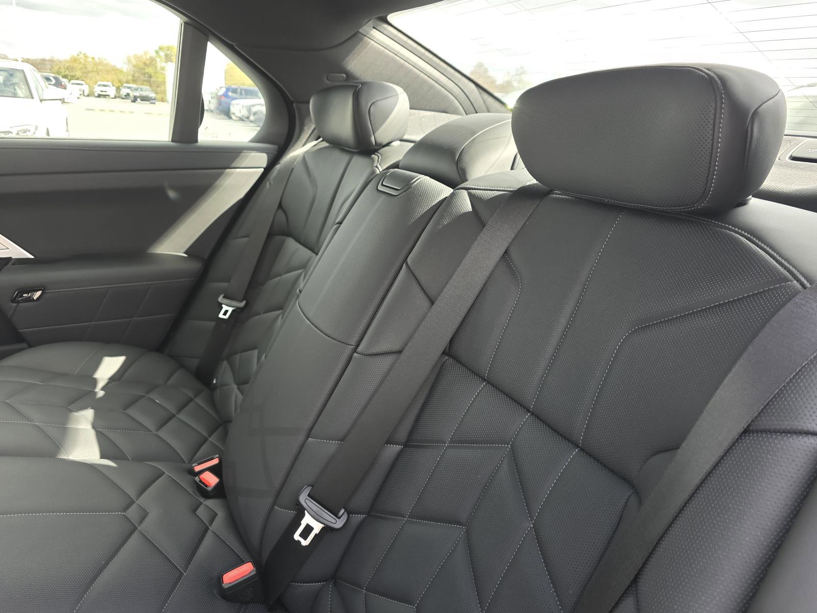 New 2026 BMW 750e xDrive image 15