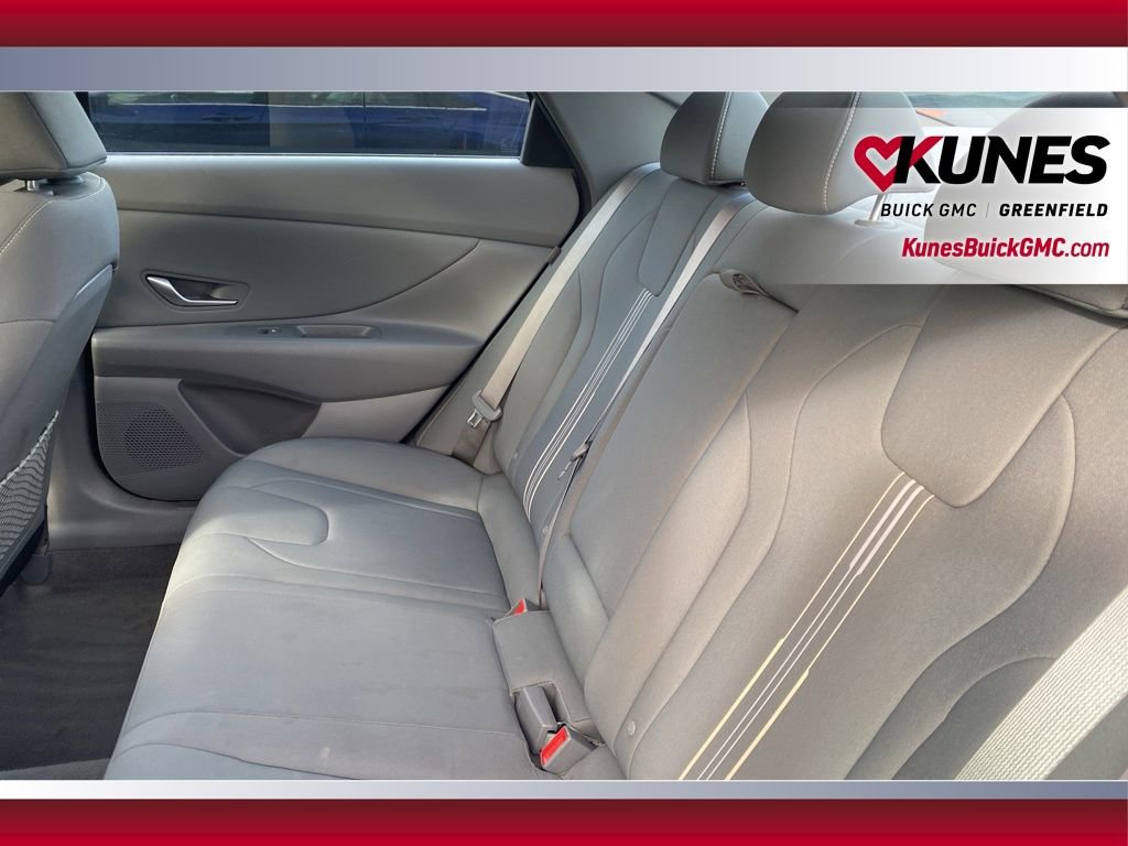 Used 2025 Hyundai Elantra SEL image 36