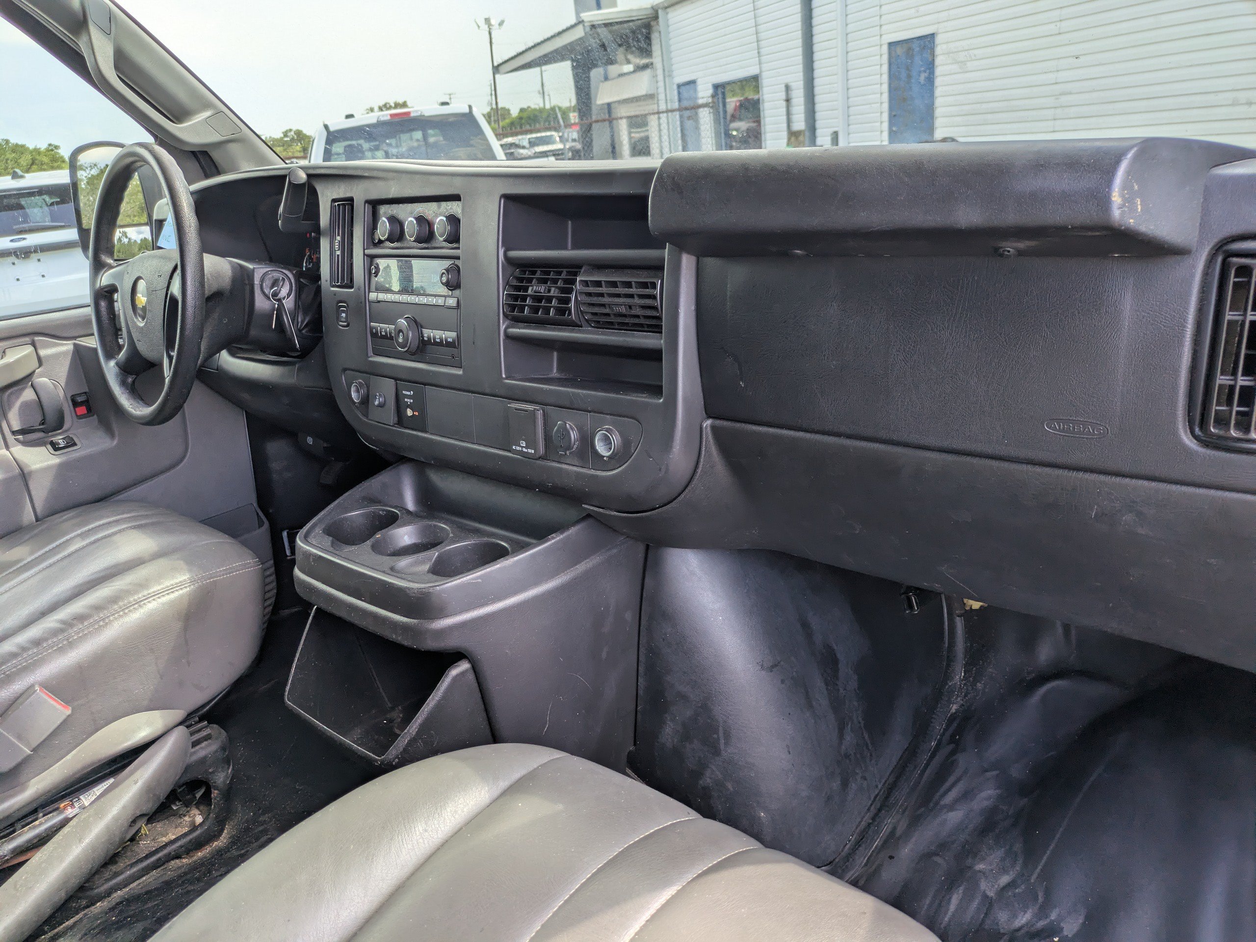 Used 2016 Chevrolet Express 2500 RWD image 17