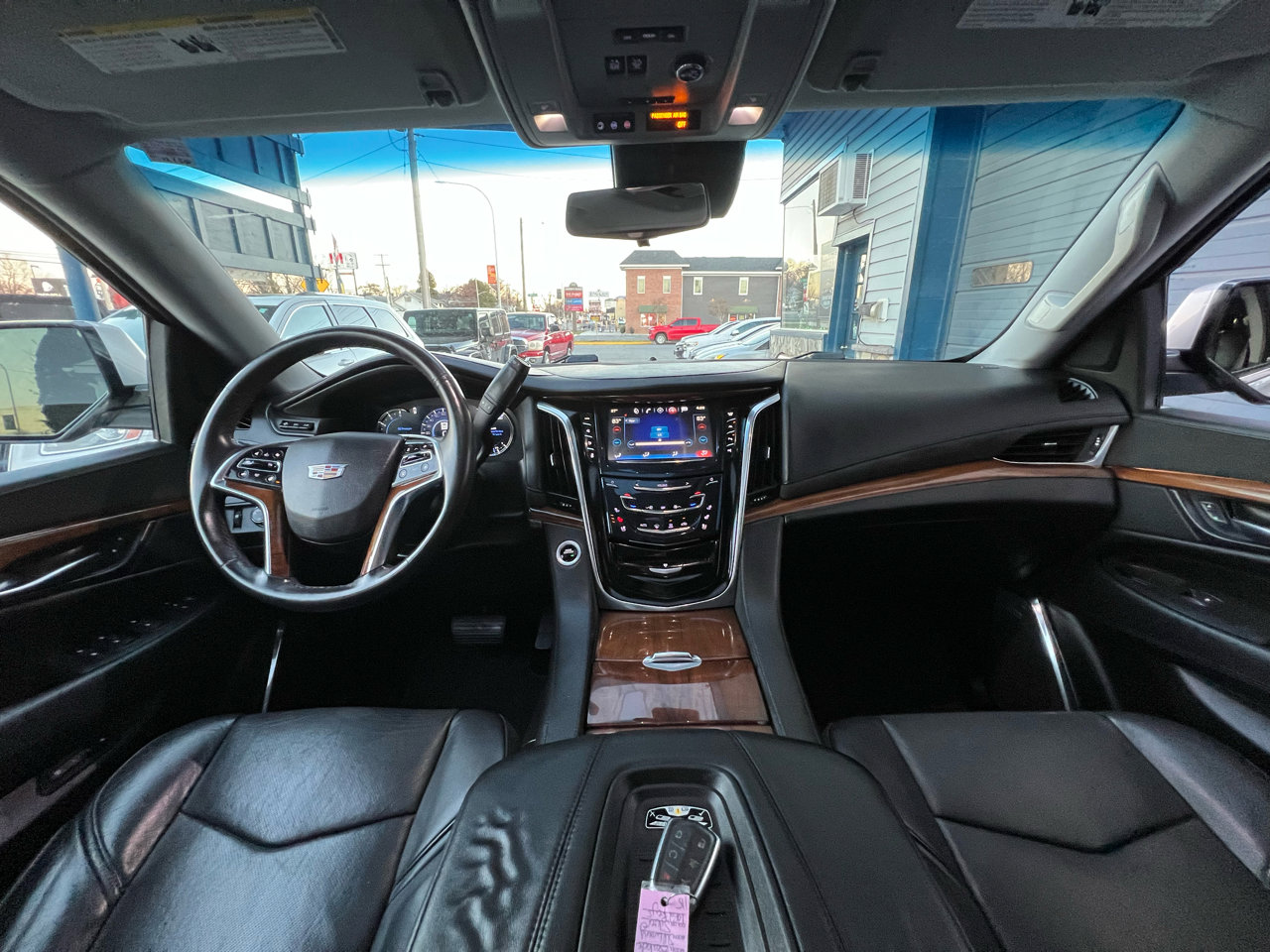 Used 2017 Cadillac Escalade Luxury image 15