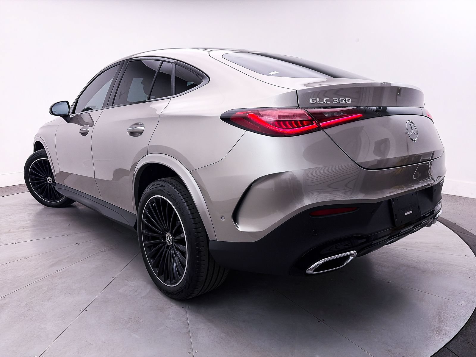 Used 2024 Mercedes-Benz GLC 300 4MATIC w/ AMG Line image 2