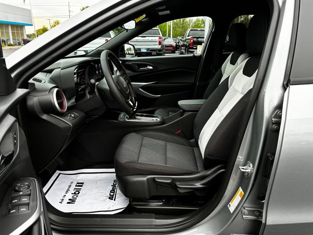 New 2026 Chevrolet Trax RS FWD image 5